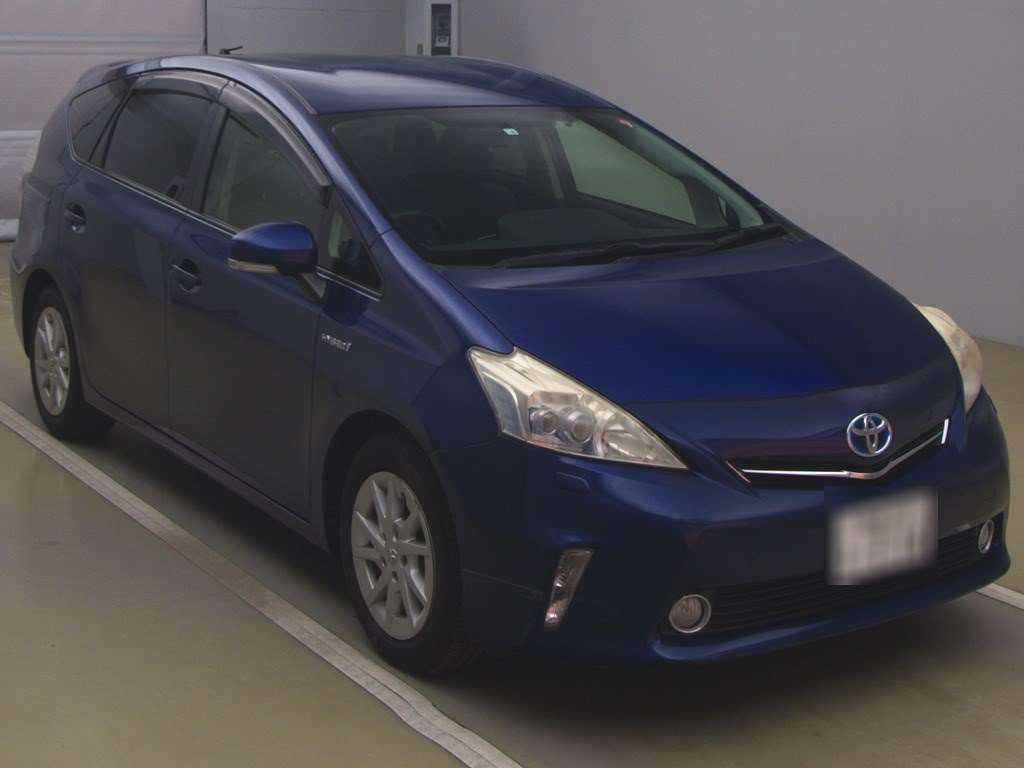 2012 Toyota Prius alpha ZVW40W[2]