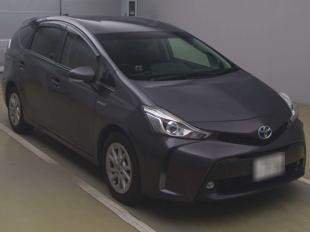 2015 Toyota Prius alpha ZVW41W[2]