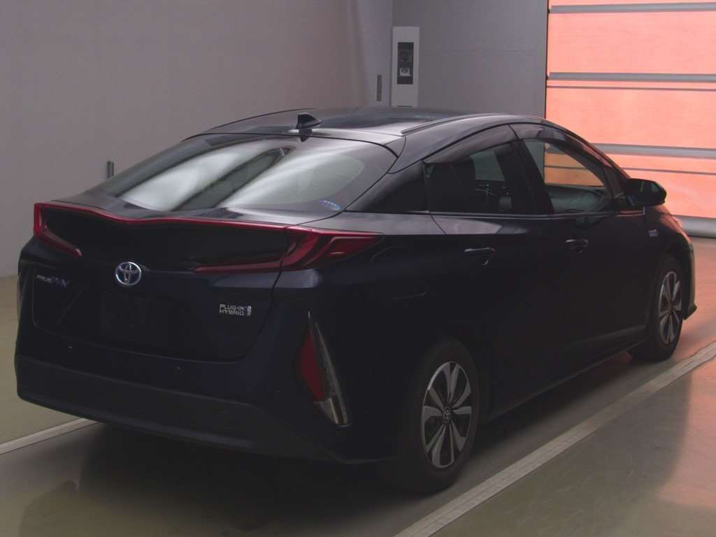 2019 Toyota Prius PHV ZVW52[1]