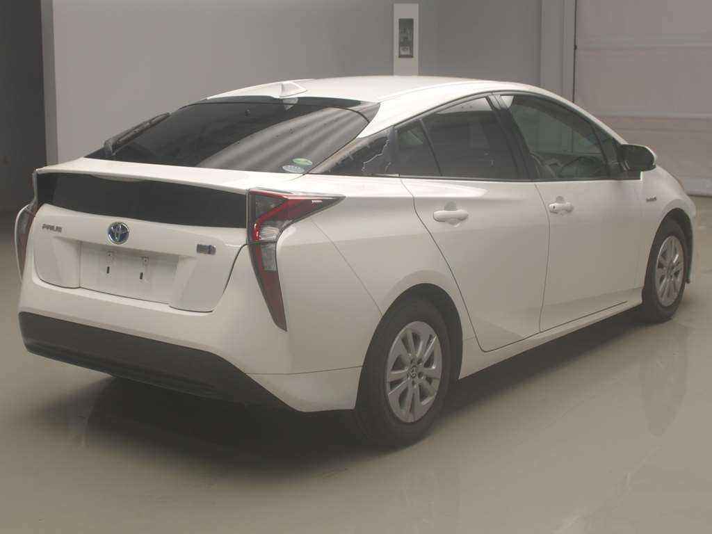 2017 Toyota Prius ZVW50[1]