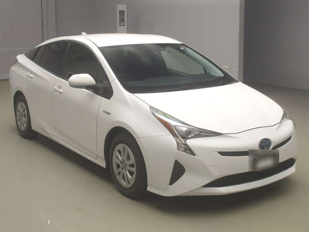 2017 Toyota Prius ZVW50[2]