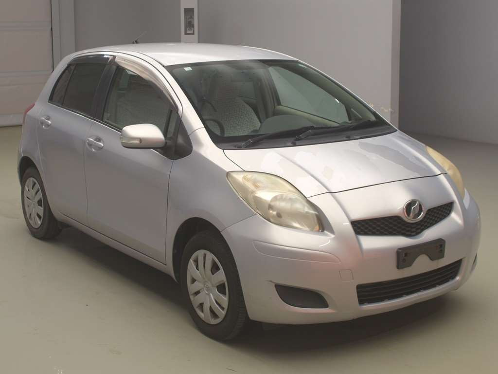 2010 Toyota Vitz SCP90[2]