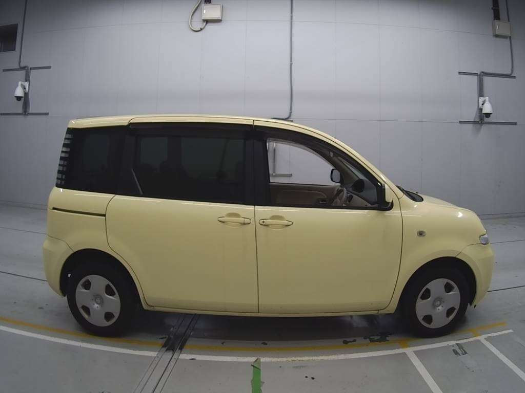 2004 Toyota Sienta NCP81G[2]