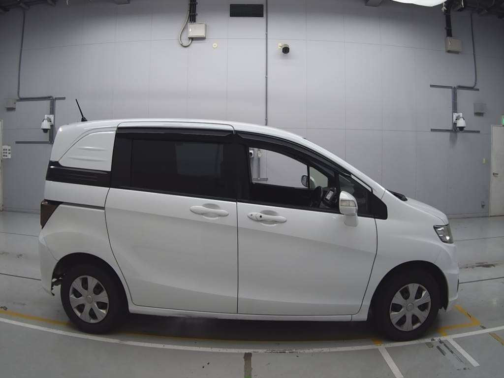 2014 Honda Freed Spike GB3[2]