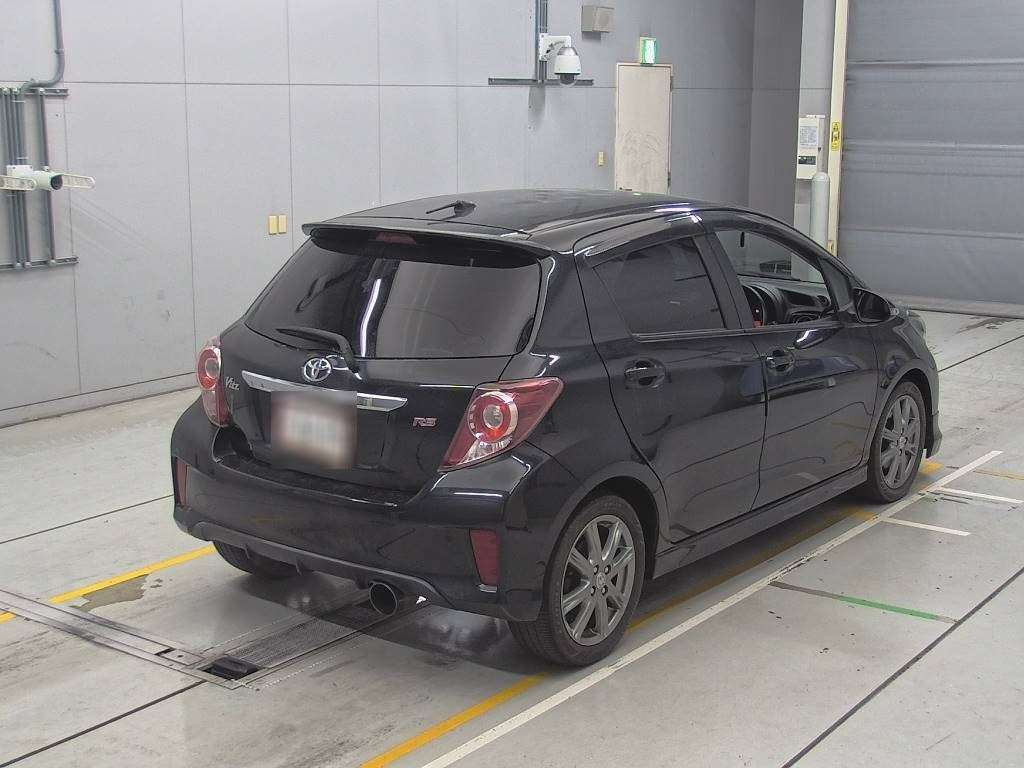 2011 Toyota Vitz NCP131[1]