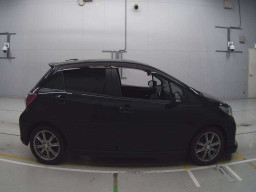 2011 Toyota Vitz