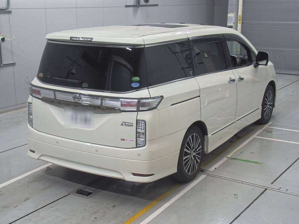 2014 Nissan Elgrand PE52[1]