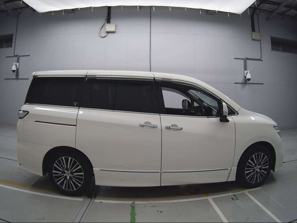 2014 Nissan Elgrand PE52[2]