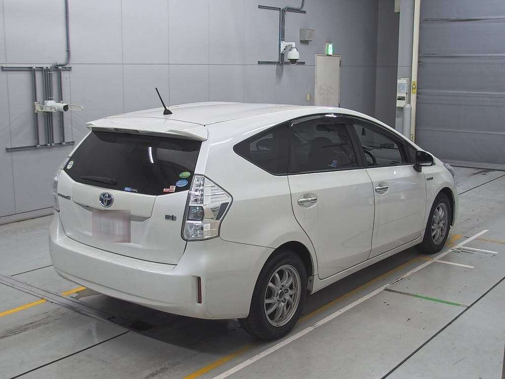 2014 Toyota Prius alpha ZVW41W[1]