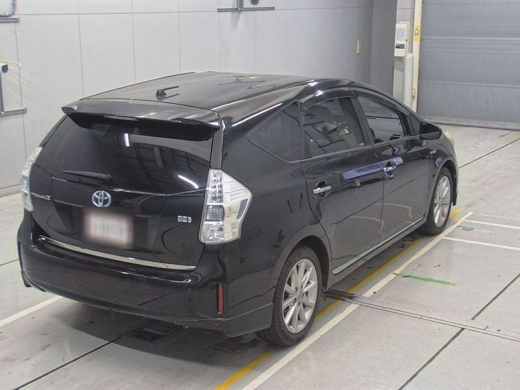 2013 Toyota Prius alpha ZVW41W[1]