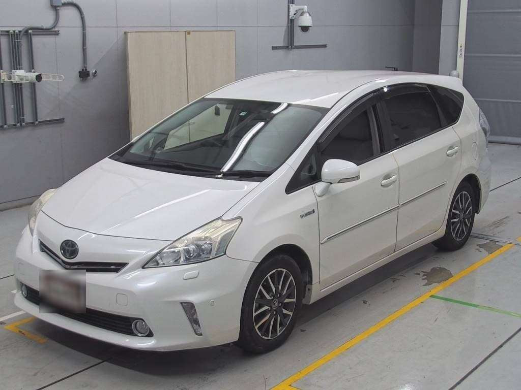 2011 Toyota Prius alpha ZVW41W[0]