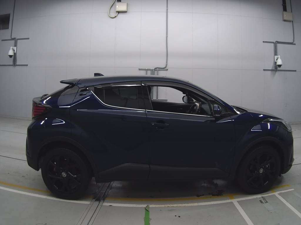 2021 Toyota C-HR NGX50[2]