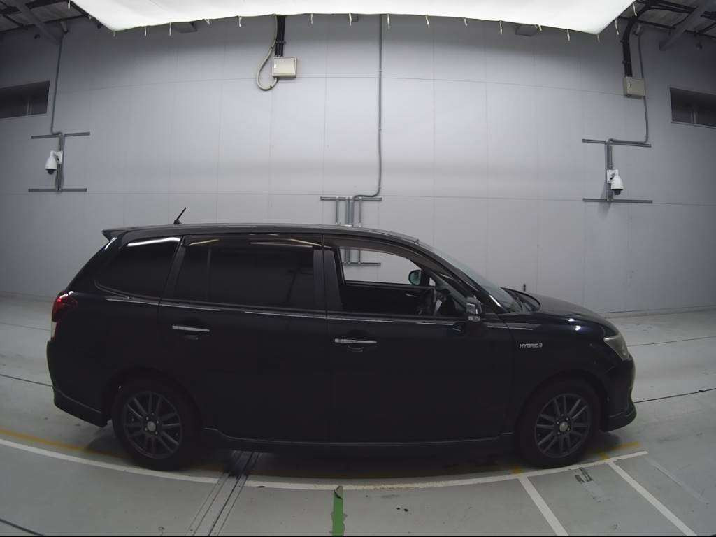 2013 Toyota Corolla Fielder NKE165G[2]