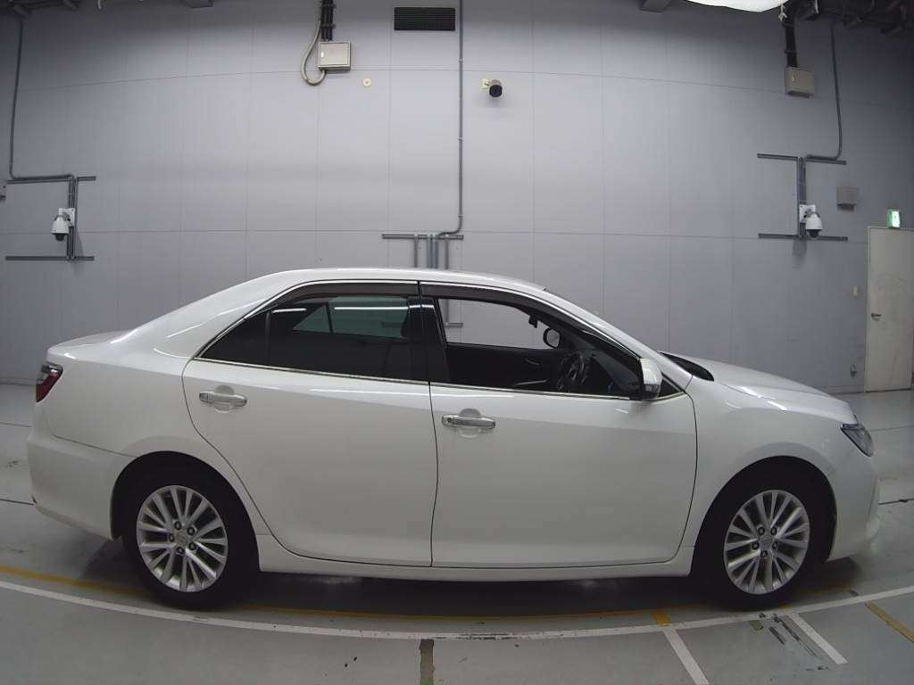 2014 Toyota Camry AVV50[2]