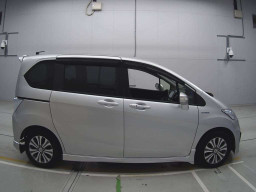 2013 Honda Freed hybrid