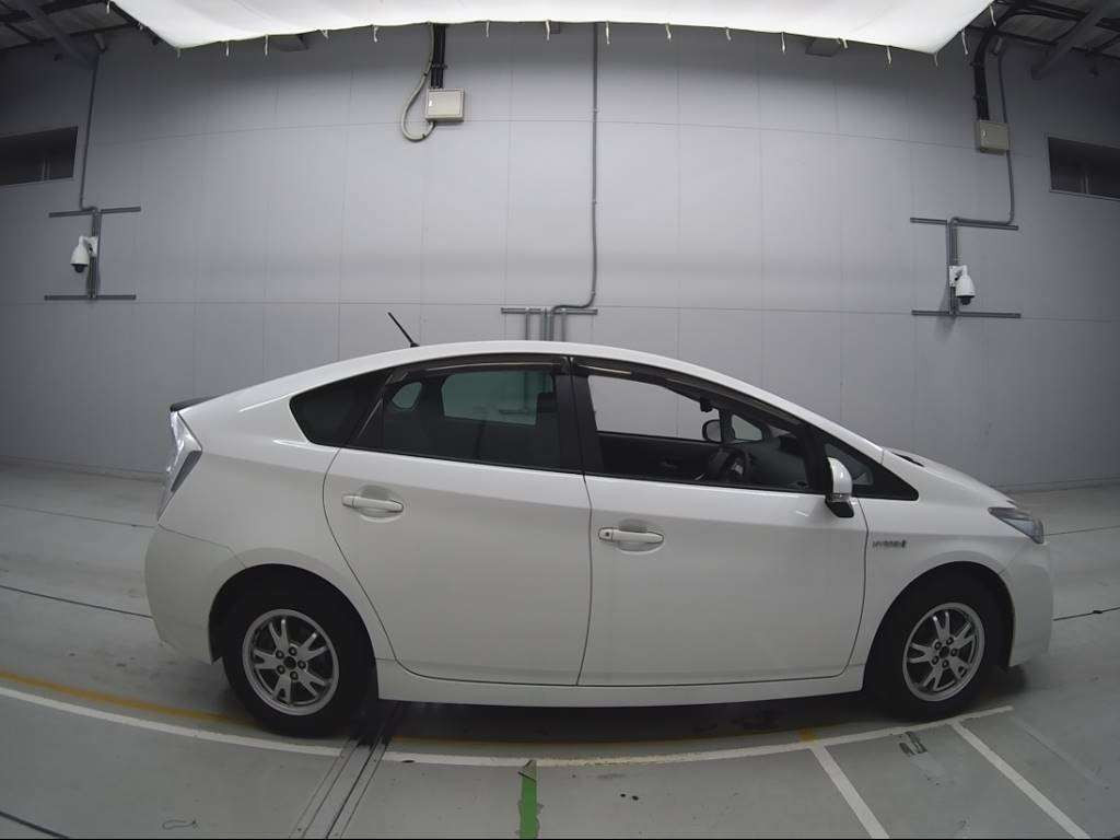 2010 Toyota Prius ZVW30[2]