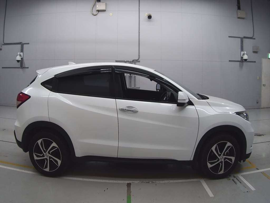 2016 Honda VEZEL RU1[2]