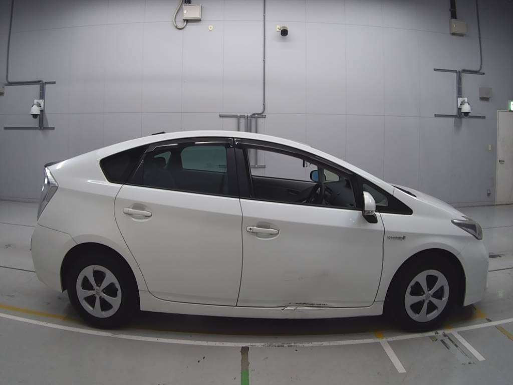 2012 Toyota Prius ZVW30[2]