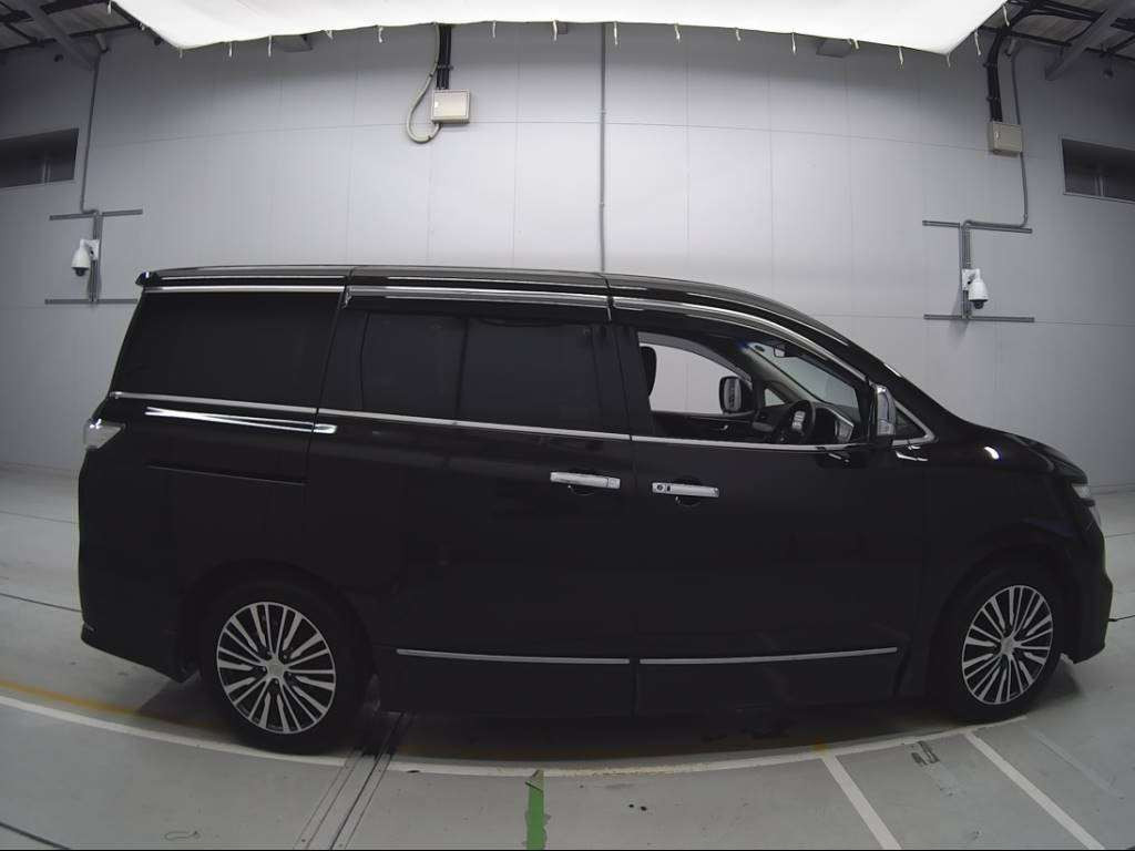 2015 Nissan Elgrand TNE52[2]