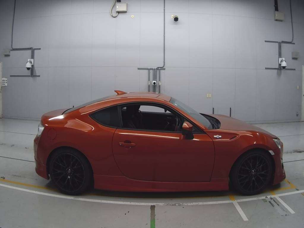 2013 Toyota 86 ZN6[2]