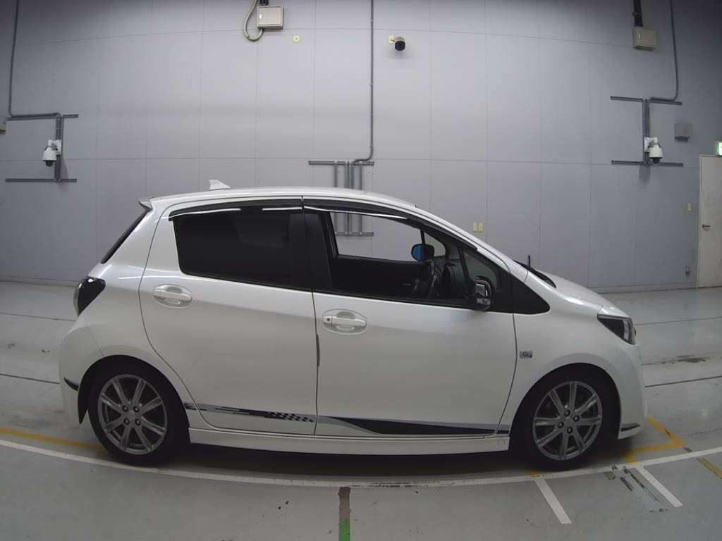 2012 Toyota Vitz NCP131[2]