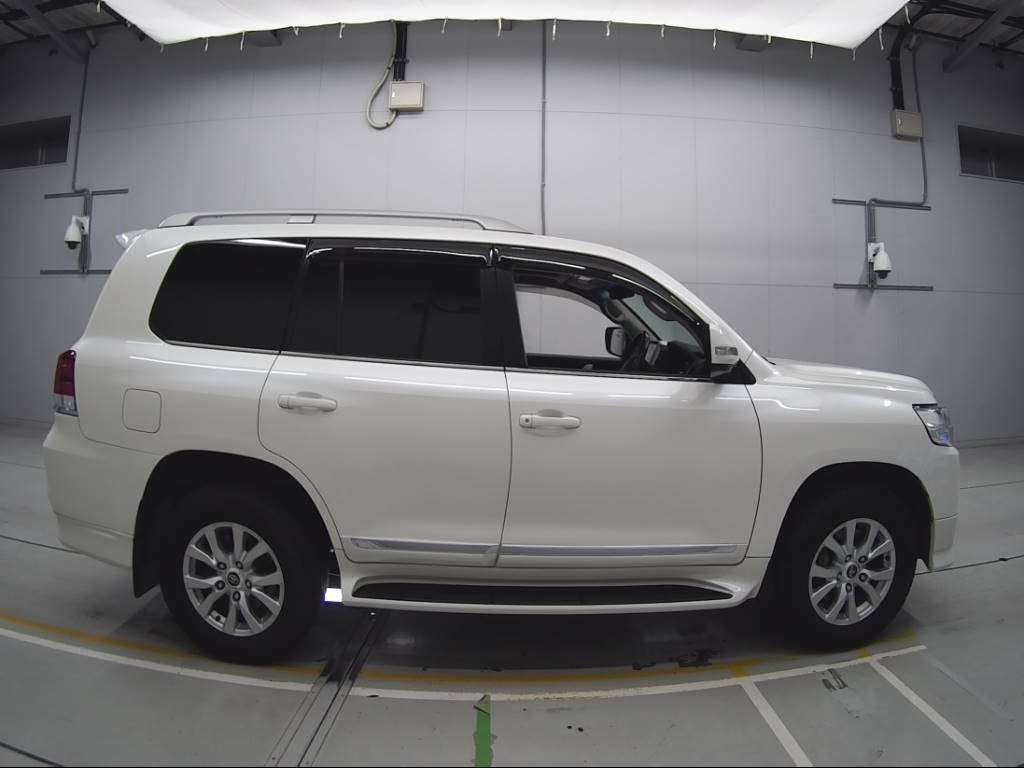 2017 Toyota Land Cruiser URJ202W[2]