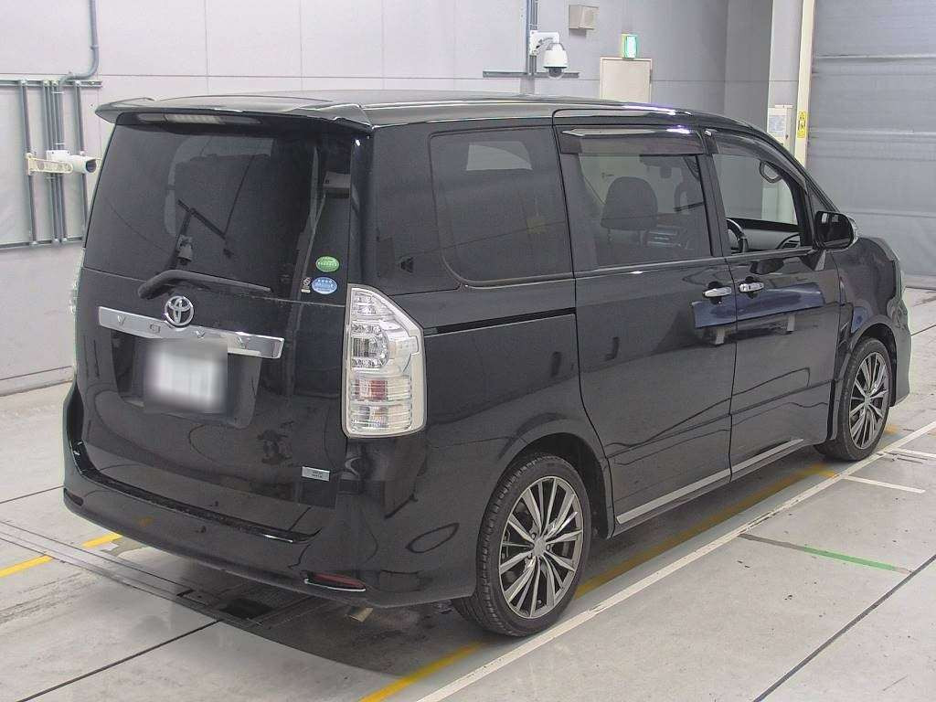 2013 Toyota Voxy ZRR70W[1]