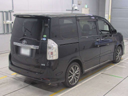 2013 Toyota Voxy