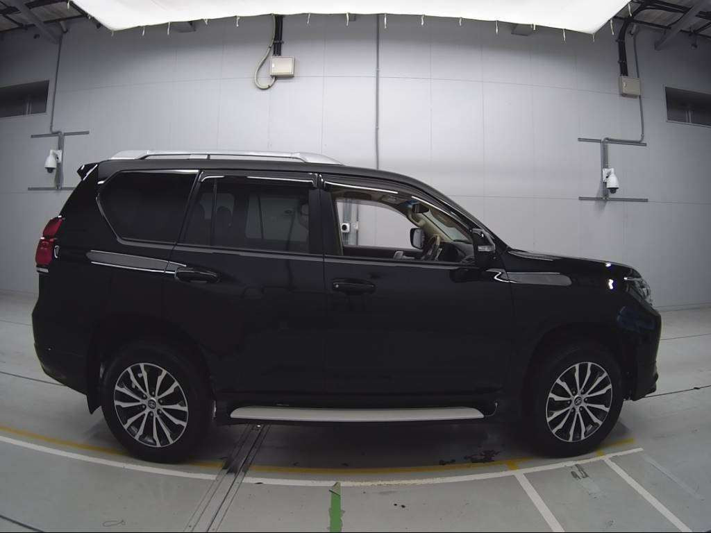 2020 Toyota Land Cruiser Prado TRJ150W[2]