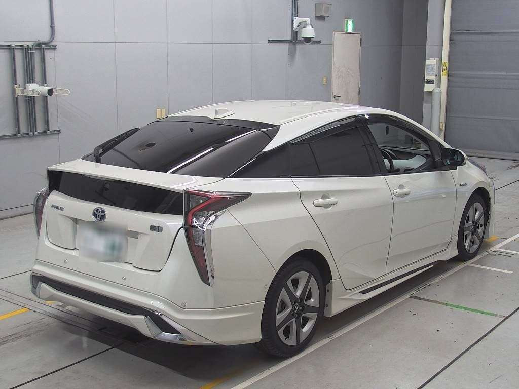 2018 Toyota Prius ZVW51[1]