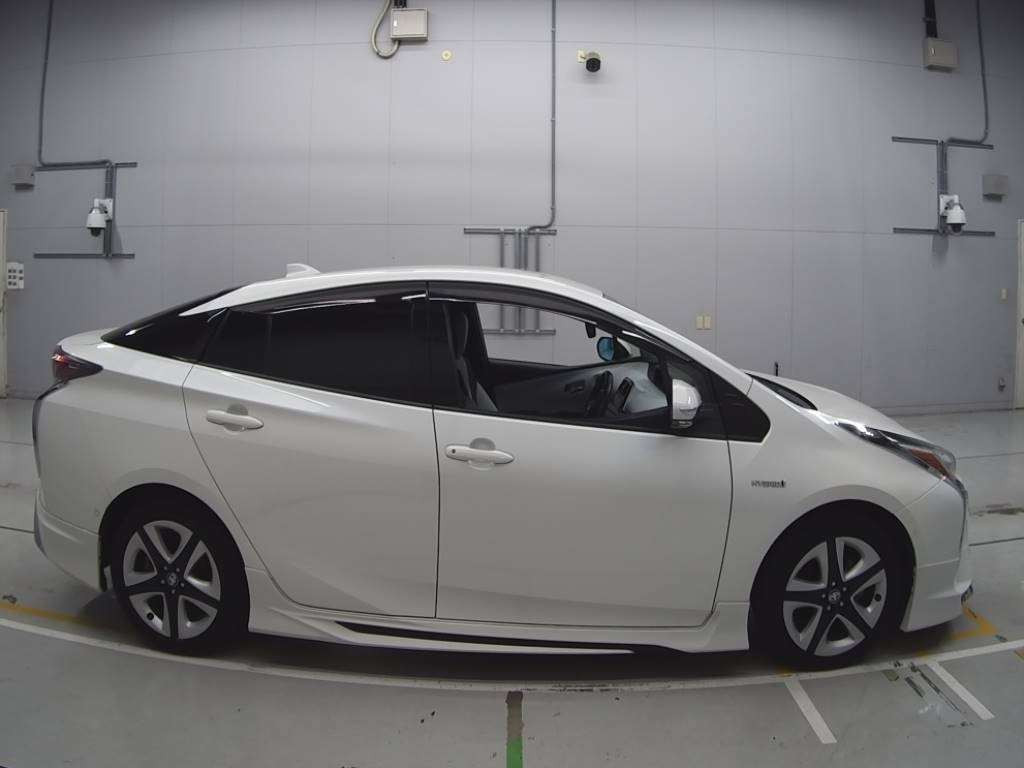 2018 Toyota Prius ZVW51[2]