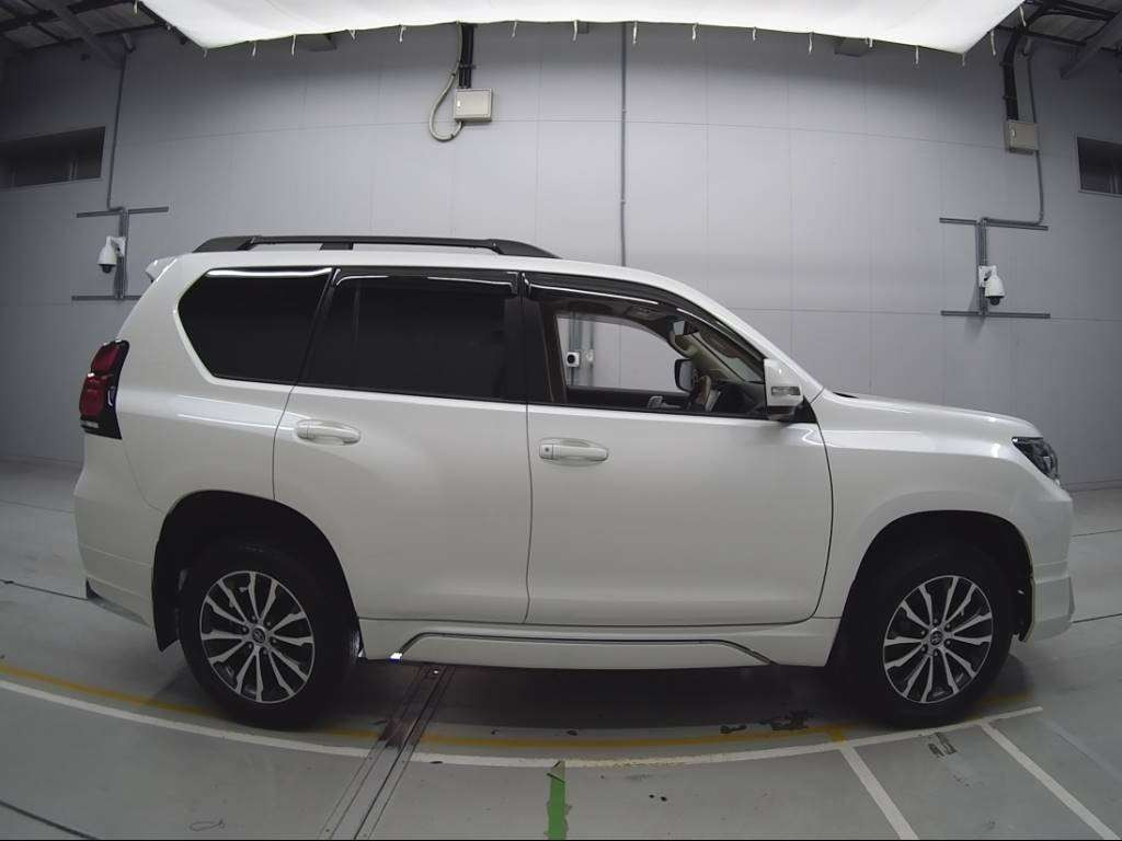 2020 Toyota Land Cruiser Prado TRJ150W[2]