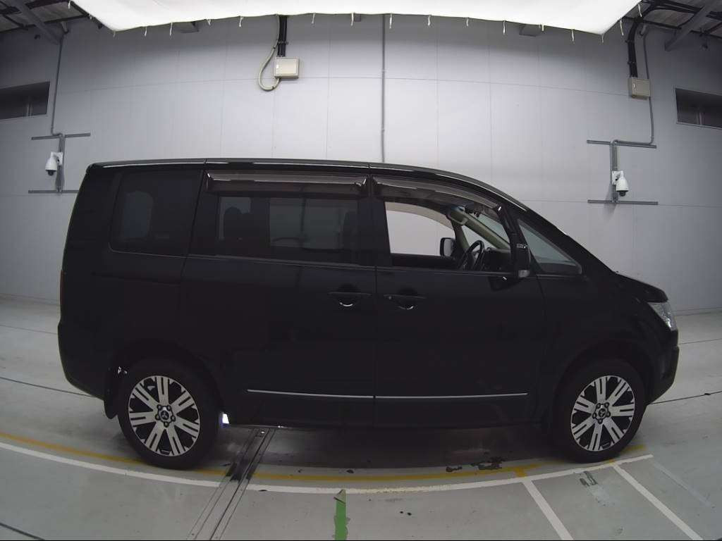 2017 Mitsubishi Delica D5 CV1W[2]