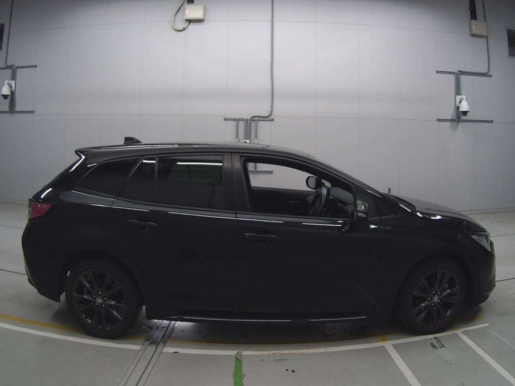 2020 Toyota Corolla Touring Wagon ZRE212W[2]