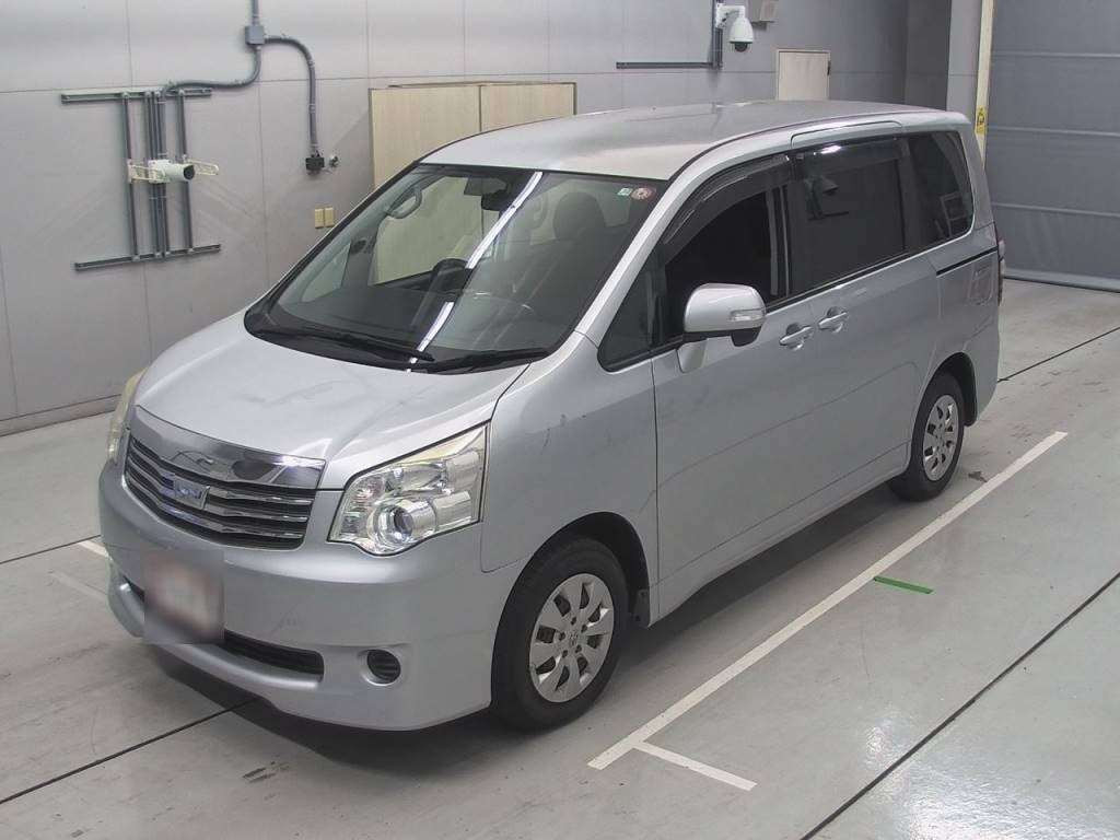 2011 Toyota Noah ZRR70G[0]