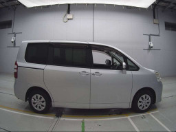 2011 Toyota Noah