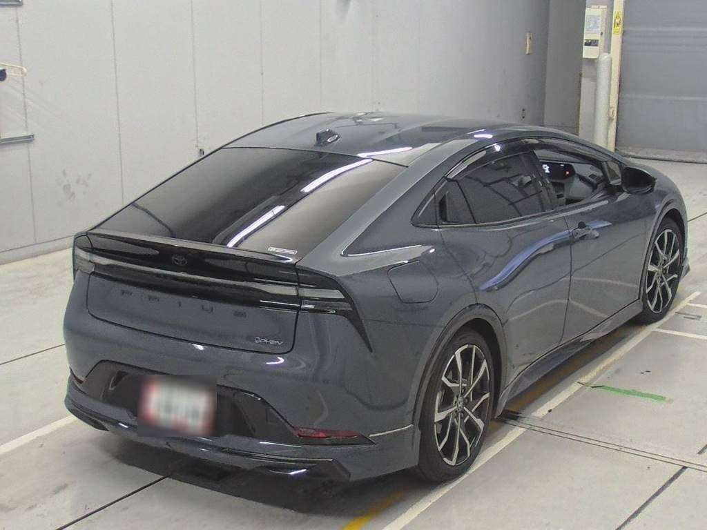 2023 Toyota Prius PHV MXWH61[1]