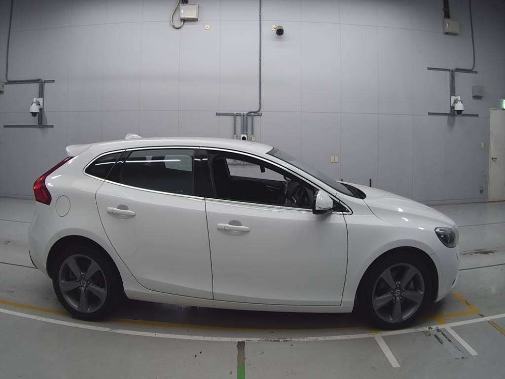 2013 Volvo V40 MB4164T[2]