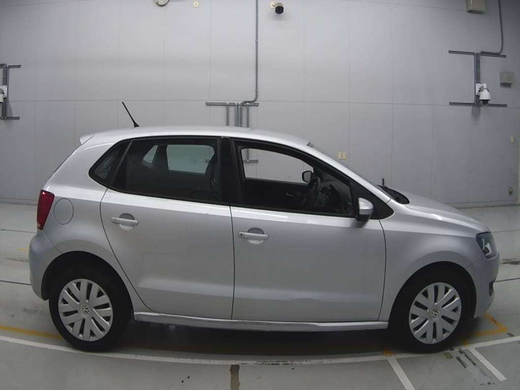 2013 Volkswagen Polo 6RCBZ[2]