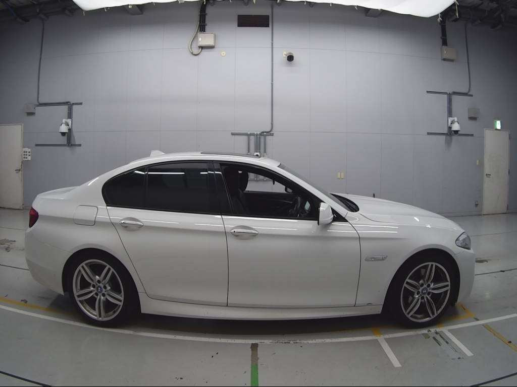 2011 BMW 5 Series XG20[2]