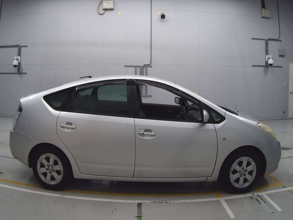 2005 Toyota Prius NHW20[2]