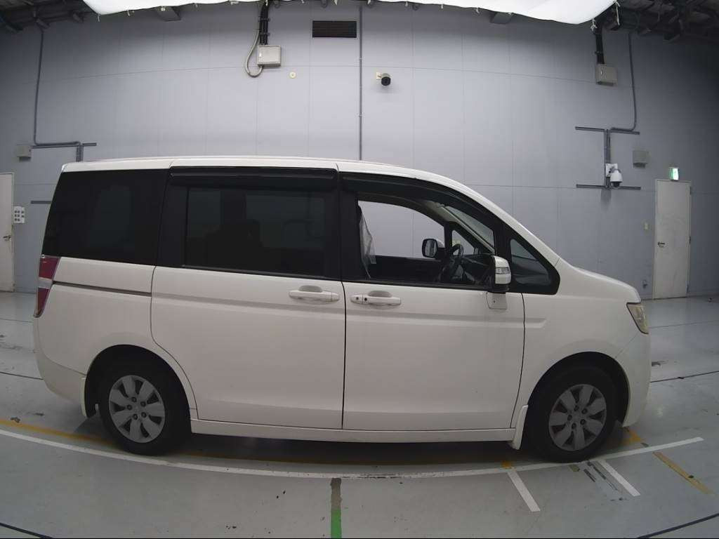 2010 Honda Step WGN RK1[2]