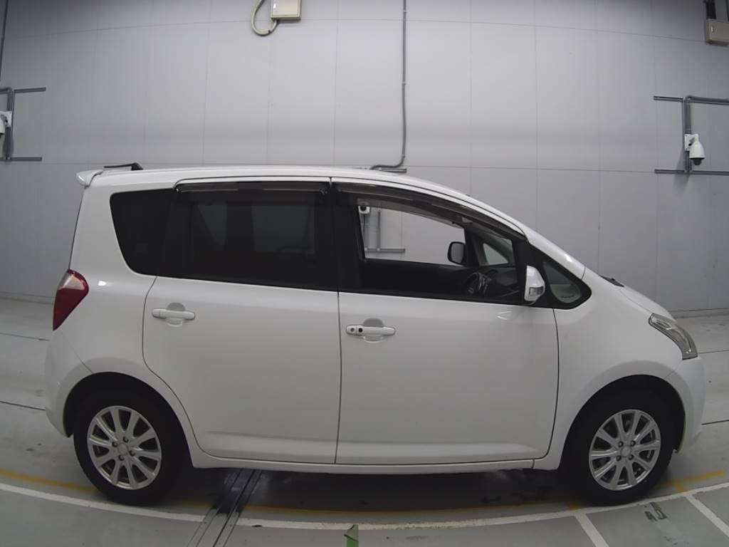 2005 Toyota Ractis NCP100[2]