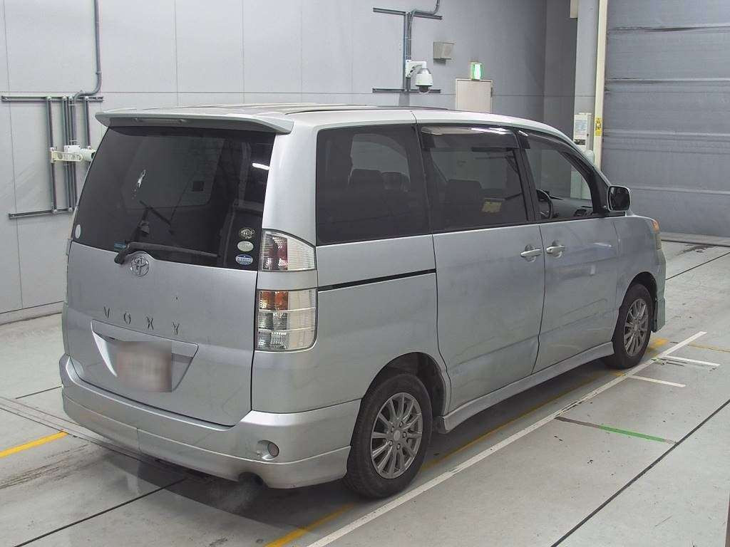 2002 Toyota Voxy AZR60G[1]