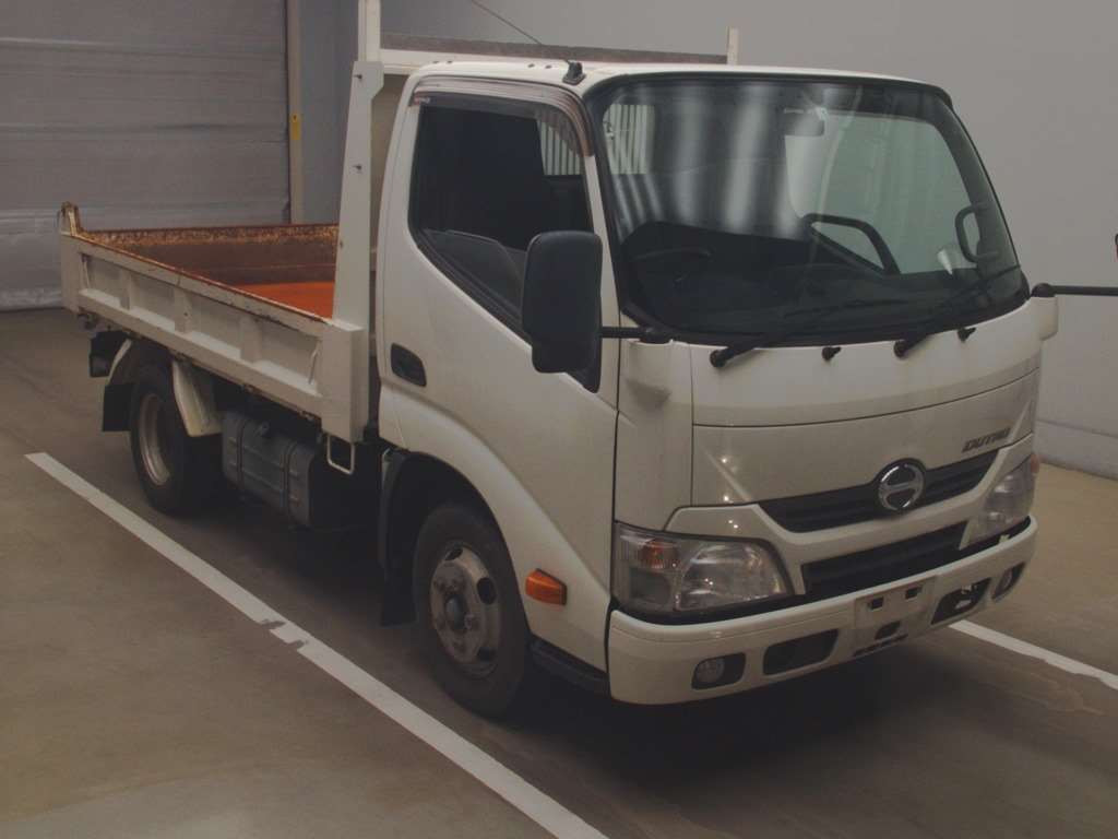 2015 Hino DUTRO XZU610T[2]