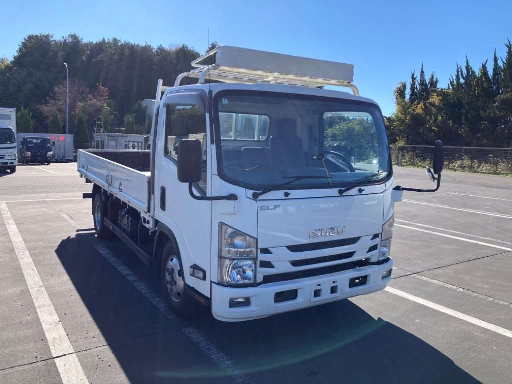 2015 Isuzu Elf Truck NPR85AR[2]