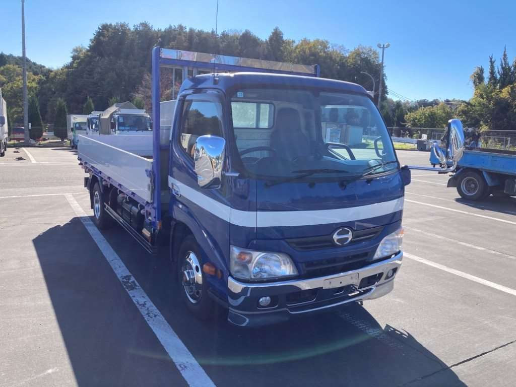 2011 Hino DUTRO XZU650M[2]