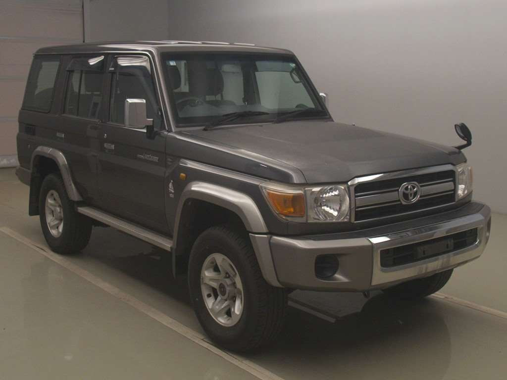 2015 Toyota Landcruiser 70 GRJ76K[2]