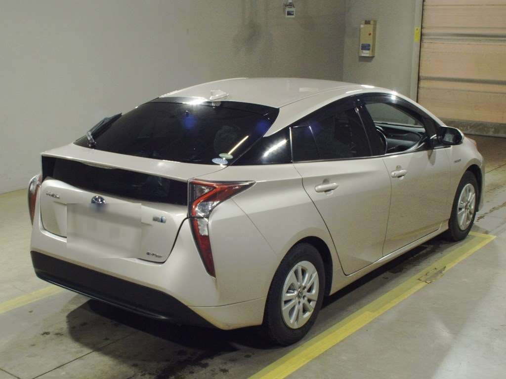 2016 Toyota Prius ZVW55[1]