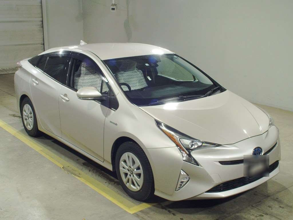 2016 Toyota Prius ZVW55[2]